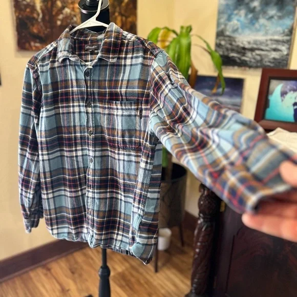 Classic Eddie Bauer flannel size large in GUC - Picture 4 of 5